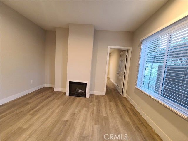 Detail Gallery Image 5 of 14 For 8412 Burnet Ave, North Hills,  CA 91343 - 2 Beds | 2 Baths