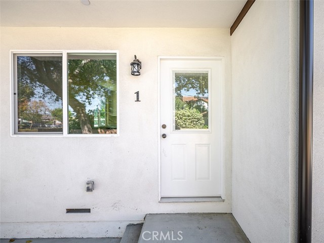 Detail Gallery Image 2 of 19 For 24743 Valley St #1,  Newhall,  CA 91321 - 3 Beds | 2/1 Baths