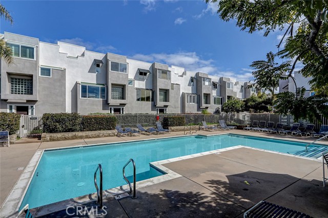 Detail Gallery Image 36 of 39 For 501 Herondo #18,  Hermosa Beach,  CA 90254 - 3 Beds | 2 Baths