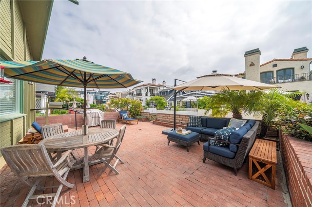 Detail Gallery Image 1 of 29 For 77 17th, Hermosa Beach,  CA 90254 - 3 Beds | 2 Baths