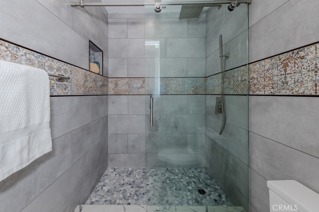 https://media.crmls.org/medias/539710a3-11be-4636-acd2-e57c6b4a213b.jpg?preset=X-Large