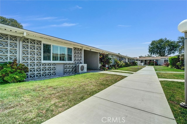 13800 Annandale Drive, Seal Beach CA: https://media.crmls.org/medias/53980622-d8a3-4daa-8853-3cb6a1b219c5.jpg