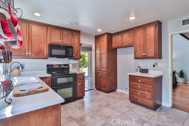 Detail Gallery Image 13 of 38 For 25252 Avenida Rotella, Valencia,  CA 91355 - 3 Beds | 2 Baths