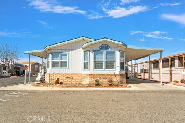 Detail Gallery Image 1 of 30 For 13393 Mariposa Rd. #53,  Victorville,  CA 92392 - 2 Beds | 2 Baths