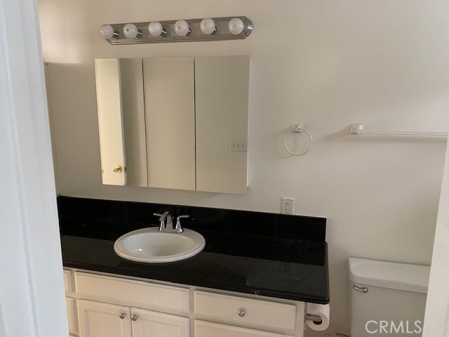 Detail Gallery Image 8 of 12 For 240 Linden Ave #D,  Long Beach,  CA 90802 - 2 Beds | 1 Baths