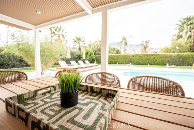 515 N Burton Way, Palm Springs CA: https://media.crmls.org/medias/539b1cf2-8f8b-4783-973e-3a01eb7e5159.jpg