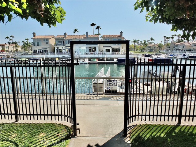 6225 Napoli Court, Long Beach CA: https://media.crmls.org/medias/539c640d-c228-446b-8444-5db56413c9fe.jpg