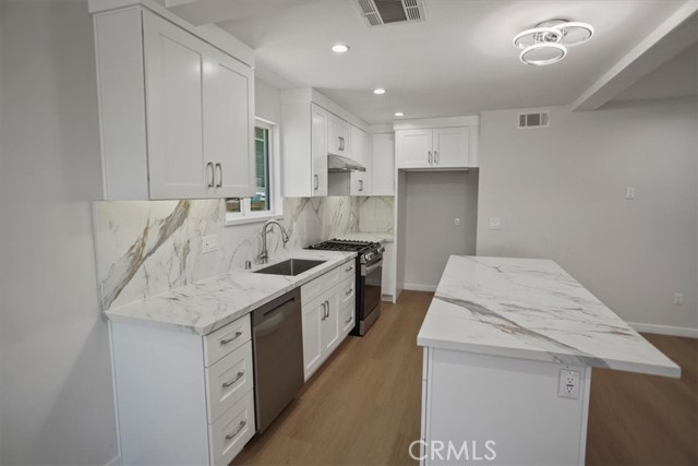 Detail Gallery Image 4 of 11 For 10326 Silverton Ave, Tujunga,  CA 91042 - 2 Beds | 2 Baths