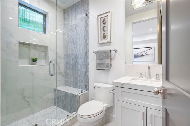 Detail Gallery Image 16 of 71 For 1157 8th St, Manhattan Beach,  CA 90266 - 5 Beds | 5/1 Baths