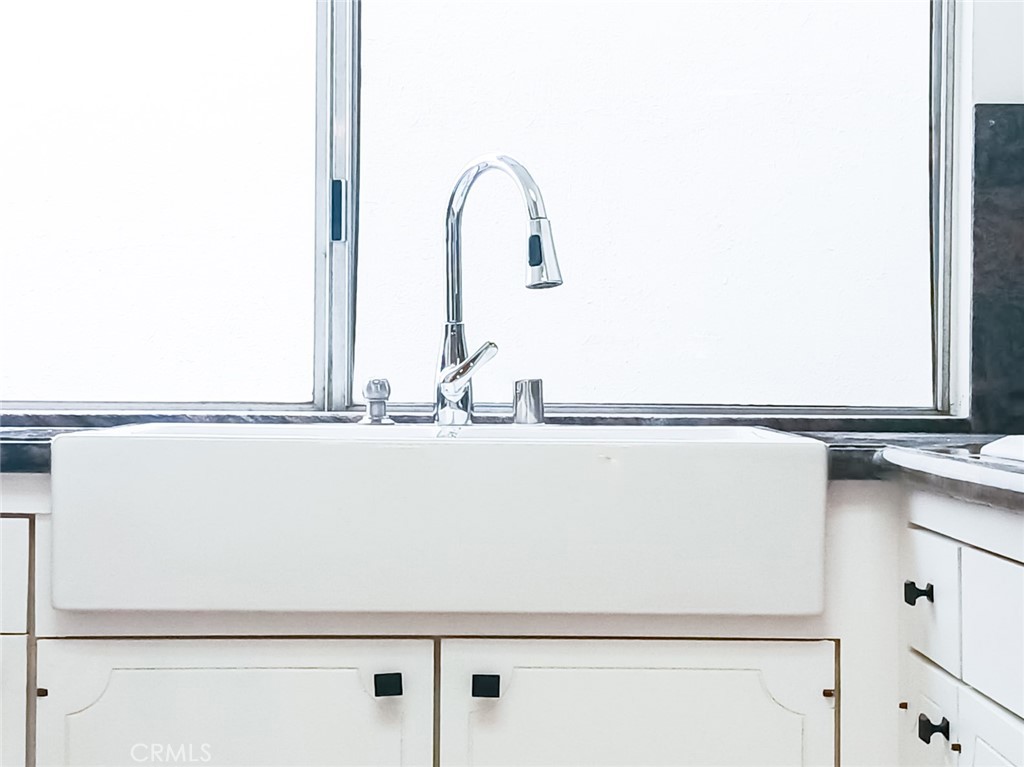 https://media.crmls.org/medias/53a12e85-20b0-44d5-b7eb-c99bcc61bb9f.jpg?preset=X-Large