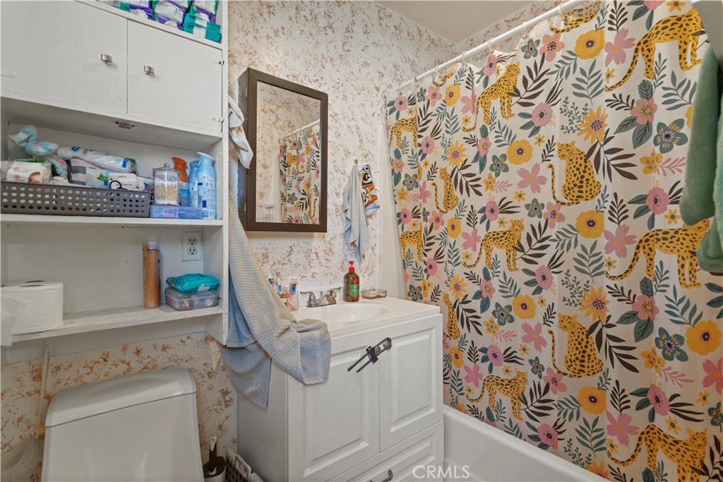 https://media.crmls.org/medias/53a1a96f-36c8-4313-bdd7-9cb007d2c384.jpg?preset=X-Large