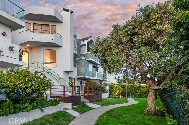 469 26th Street, Manhattan Beach, California 90266, 4 Bedrooms Bedrooms, ,2 BathroomsBathrooms,Residential,Sold,26th Street,SB24050085