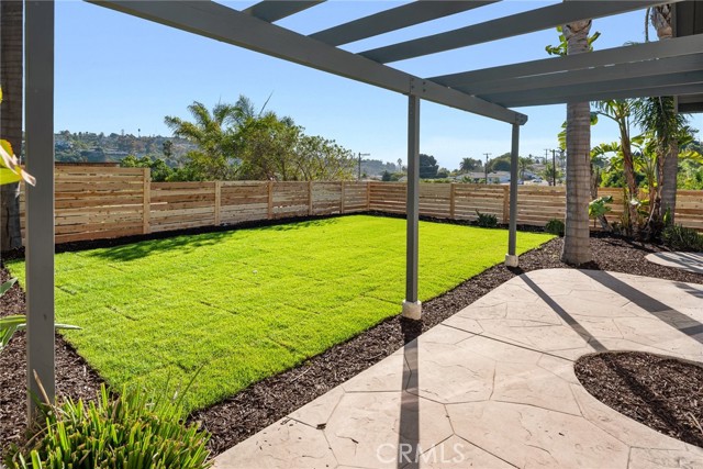 Detail Gallery Image 3 of 27 For 415 Edgehill Ln, Oceanside,  CA 92054 - 3 Beds | 1 Baths