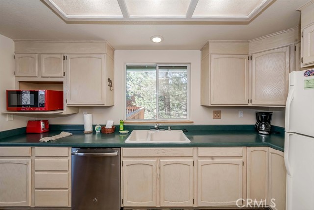 Detail Gallery Image 32 of 56 For 1396 La Crescenta Dr, Big Bear City,  CA 92314 - 3 Beds | 2 Baths