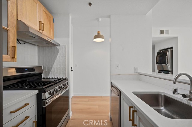 Detail Gallery Image 12 of 37 For 19350 Sherman Way #338,  Reseda,  CA 91335 - 2 Beds | 2 Baths