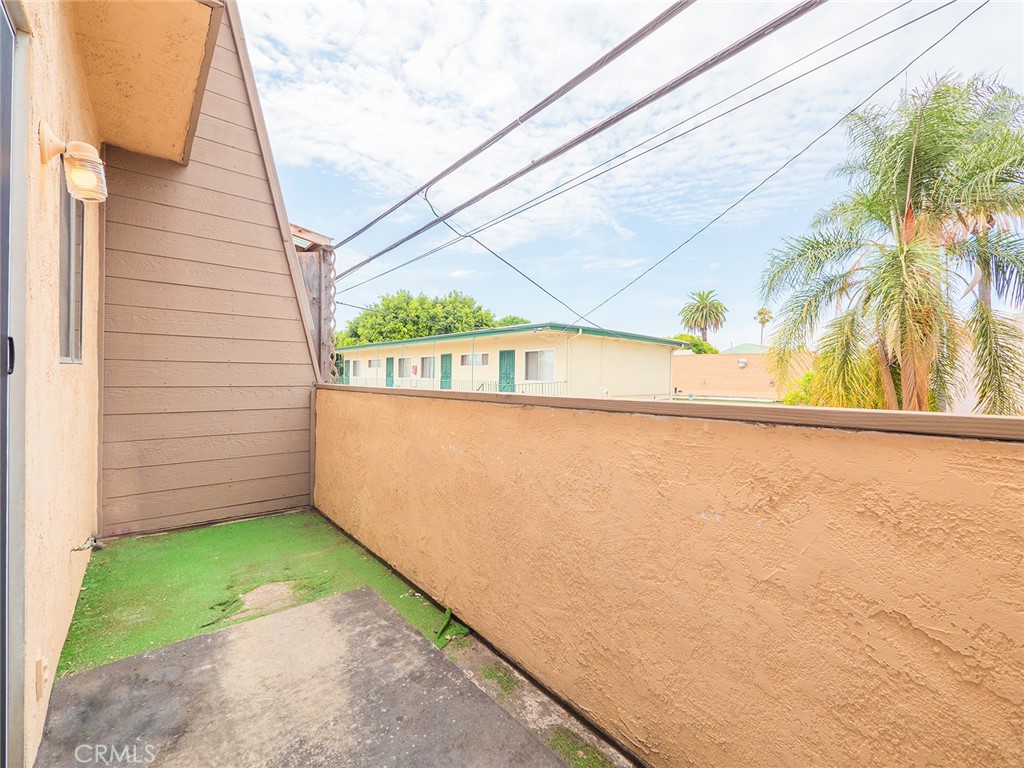 851 E 9th Street 205
