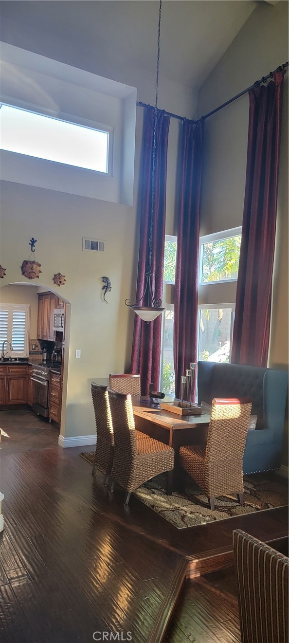 2531 Independence Way, Corona CA: https://media.crmls.org/medias/53a586ac-079c-4fc6-81ea-b60e95f8ac43.jpg