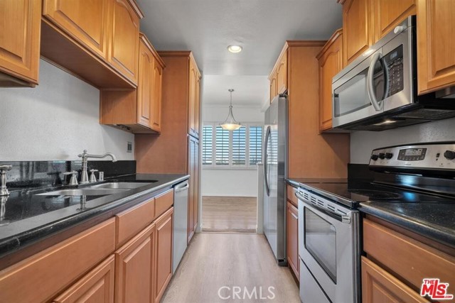 1115 S Elm Drive, Los Angeles CA: https://media.crmls.org/medias/53a5880d-f40f-4da6-892d-d5c8fce5619e.jpg