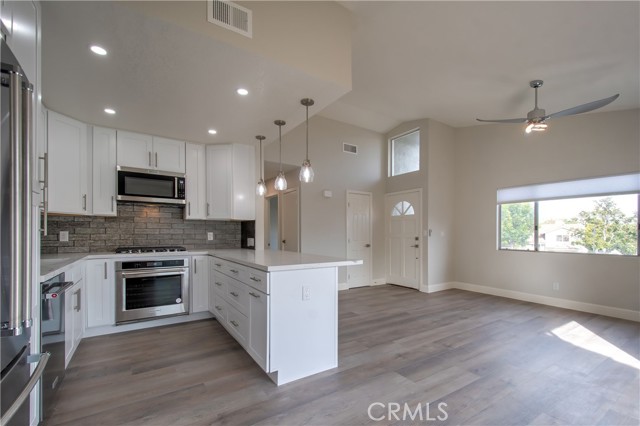 60 Greenmoor, Irvine CA: https://media.crmls.org/medias/53a5d377-11ba-42b9-a69c-ba6781de8087.jpg