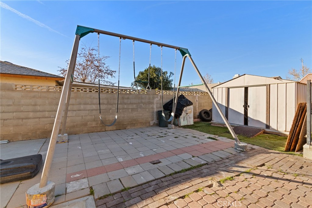 https://media.crmls.org/medias/53a5fac7-f9d3-4ef8-9473-90dcfaa9e8c2.jpg?preset=X-Large
