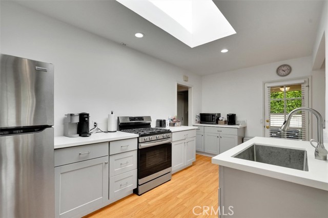 Detail Gallery Image 14 of 44 For 4415 Morella Ave, Studio City,  CA 91607 - 4 Beds | 4 Baths