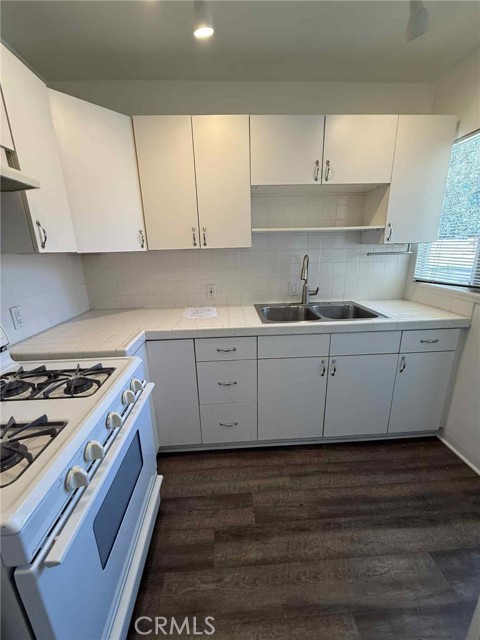 1806 Tamerlane Drive, Glendale CA: https://media.crmls.org/medias/53a6e85a-7c86-43c8-b4e4-298b3b9181c8.jpg