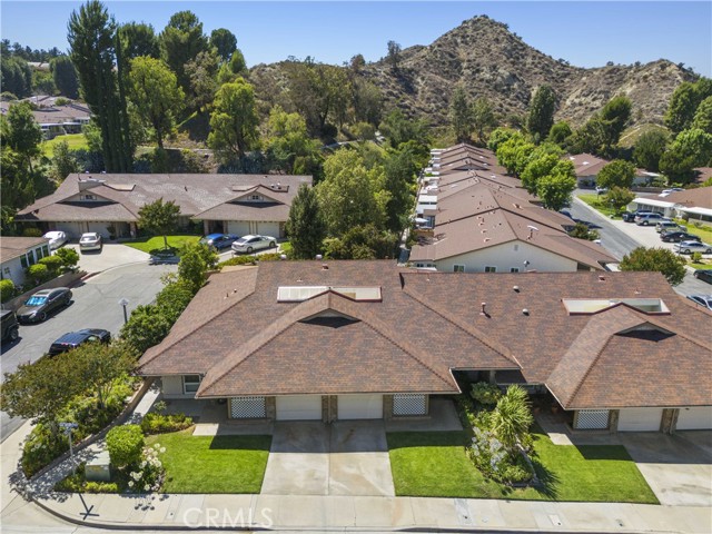 Detail Gallery Image 3 of 57 For 26817 Oak Branch Cir, Newhall,  CA 91321 - 2 Beds | 2 Baths