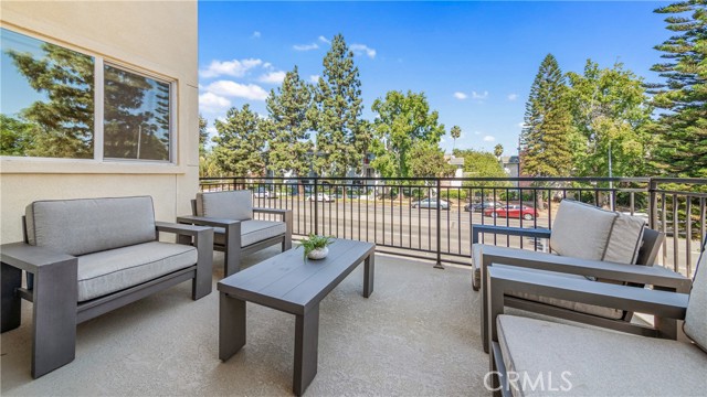 Detail Gallery Image 13 of 24 For 17154 Chatsworth St #1,  Granada Hills,  CA 91344 - 3 Beds | 2/1 Baths