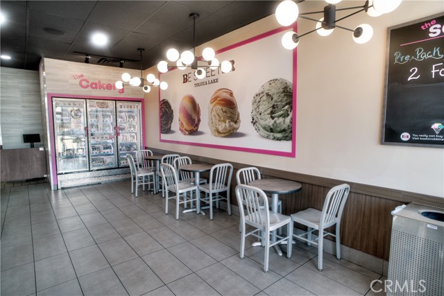 0, Toluca Lake CA: https://media.crmls.org/medias/53a82698-4e6d-4231-b295-6b947814d50c.jpg