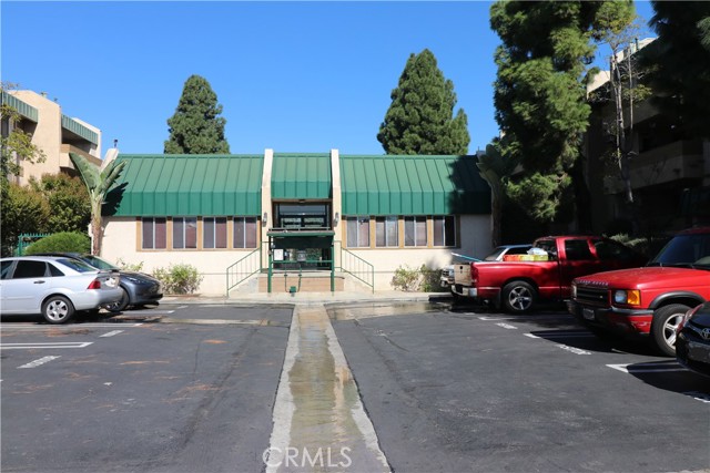 Detail Gallery Image 3 of 44 For 12121 Centralia St #111,  Lakewood,  CA 90715 - 1 Beds | 1 Baths