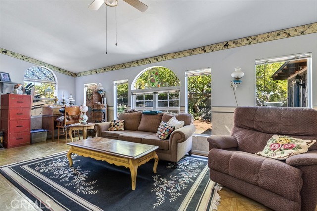 Detail Gallery Image 3 of 21 For 1555 Hillcrest, Fallbrook,  CA 92028 - 5 Beds | 4 Baths