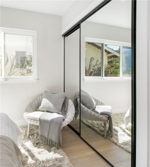 mirrored closet in bedrooms