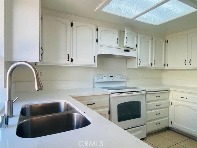 Detail Gallery Image 10 of 30 For 3582 W Terrace Ave, Fresno,  CA 93722 - 3 Beds | 2/1 Baths