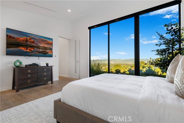 Detail Gallery Image 35 of 47 For 18296 Karen Dr, Tarzana,  CA 91356 - 5 Beds | 6 Baths