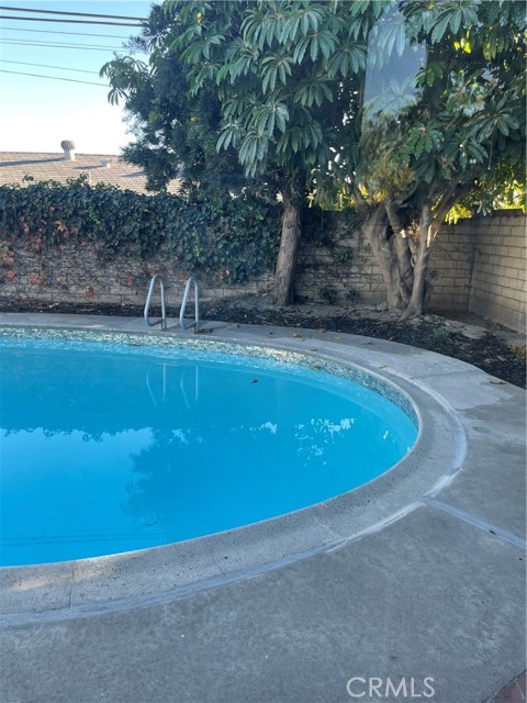 Detail Gallery Image 4 of 14 For 3062 Inverness Dr, Los Alamitos,  CA 90720 - 3 Beds | 2 Baths