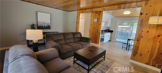 Detail Gallery Image 11 of 35 For 43279 Bow Canyon Rd, Big Bear Lake,  CA 92315 - 3 Beds | 2 Baths