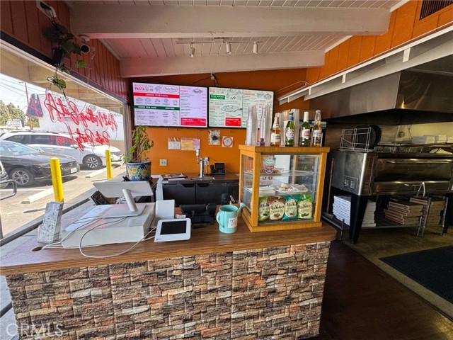 124 E Lincoln Ave, Orange CA: https://media.crmls.org/medias/53ab8bd5-ce8c-4f10-b5b2-555730dc9567.jpg