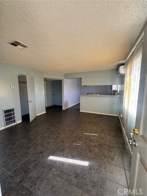 707 Sterling Road, Bakersfield CA: https://media.crmls.org/medias/53abc36e-c88e-4d69-9693-ff5c2ffa596a.jpg