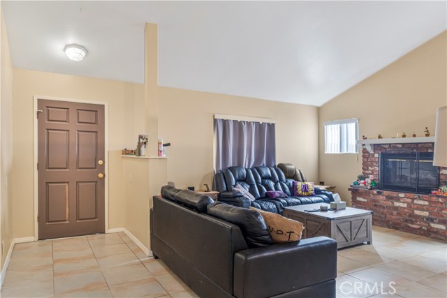 29039 Eveningside Drive, Castaic CA: https://media.crmls.org/medias/53acf31f-0efd-4744-acdf-f2887f44522f.jpg