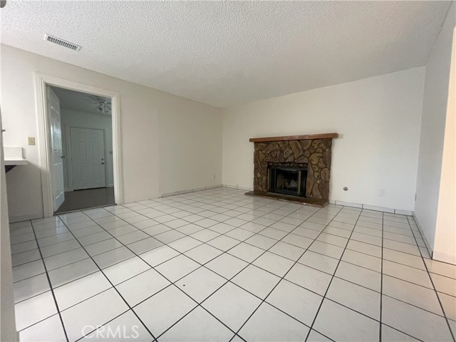 7698 Lime Avenue, Fontana CA: https://media.crmls.org/medias/53acfb31-57d3-438e-bc06-b5359d649d4a.jpg