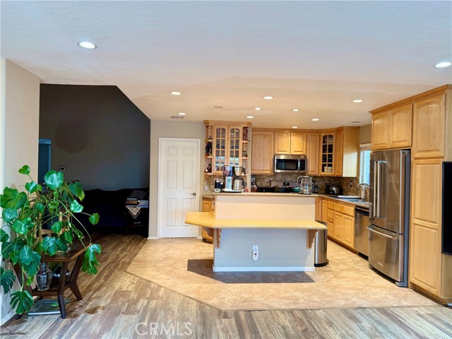Detail Gallery Image 16 of 37 For 27939 Oakgale, Canyon Country,  CA 91351 - 3 Beds | 2 Baths