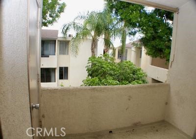 Detail Gallery Image 9 of 17 For 5325 Newcastle, Encino,  CA 91316 - 2 Beds | 1 Baths