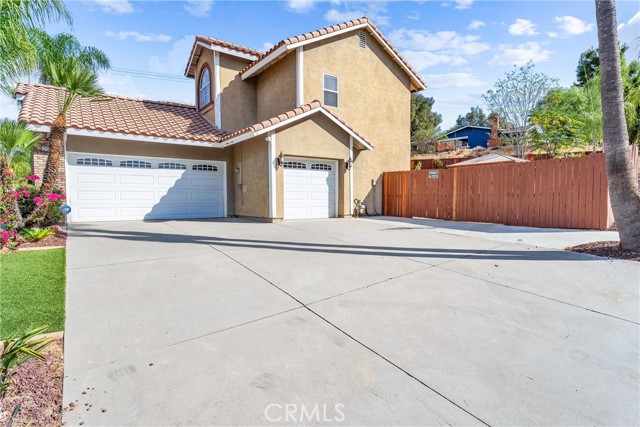 side view, 3 car garage and RV entry way