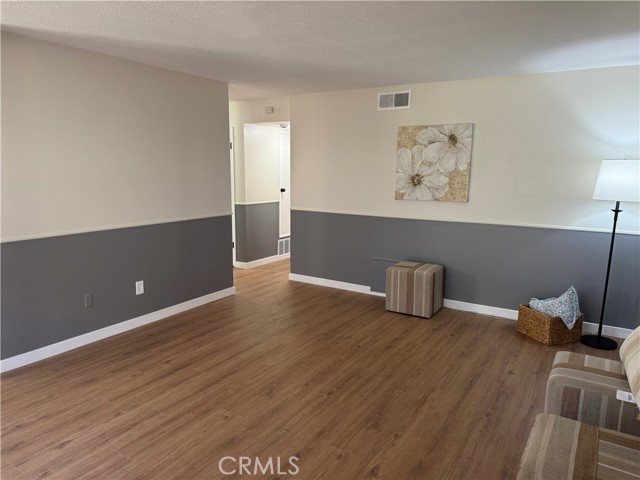 Detail Gallery Image 5 of 31 For 700 W La Veta Ave #F3,  Orange,  CA 92868 - 2 Beds | 2 Baths