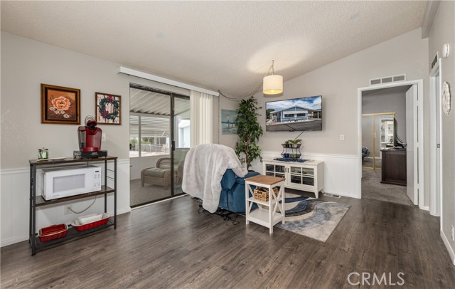 5001 W Florida Avenue, Hemet CA: https://media.crmls.org/medias/53b0537b-a6f6-41c8-9ecd-2552d7e18cf8.jpg