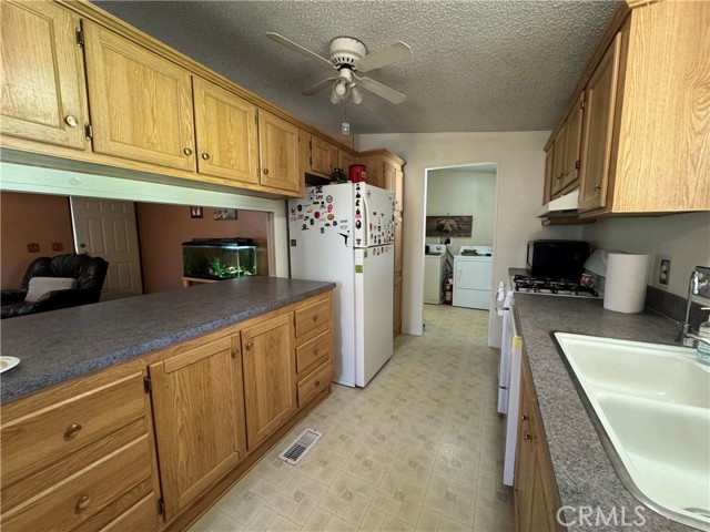 Detail Gallery Image 2 of 32 For 2224 Riviera Dr, Blythe,  CA 92225 - 3 Beds | 2 Baths