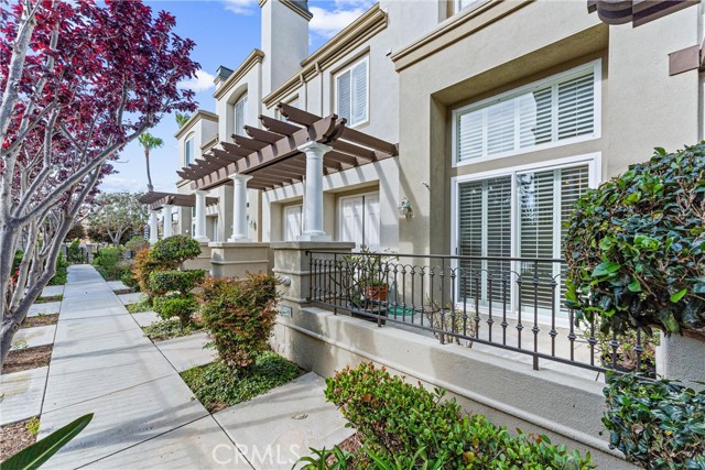 Detail Gallery Image 1 of 58 For 19277 Surfwave Dr, Huntington Beach,  CA 92648 - 2 Beds | 2/1 Baths