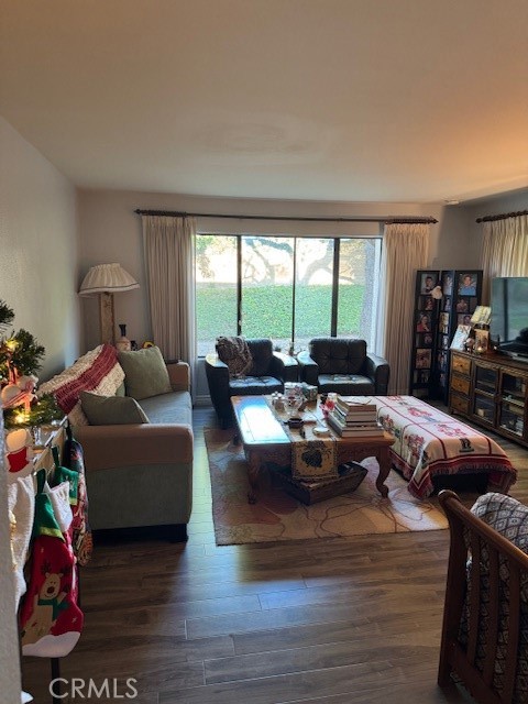 Detail Gallery Image 3 of 26 For 13116 La Jolla Cir, La Mirada,  CA 90638 - 2 Beds | 2 Baths