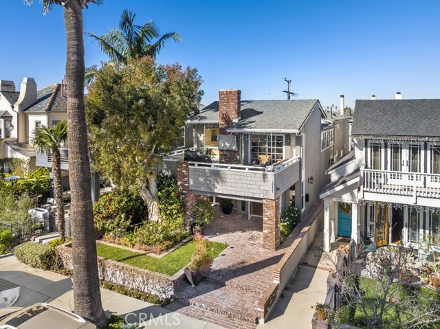 411 Goldenrod, Corona del Mar CA: https://media.crmls.org/medias/53b37303-b596-4fb7-8cc9-d9d8c4721953.jpg