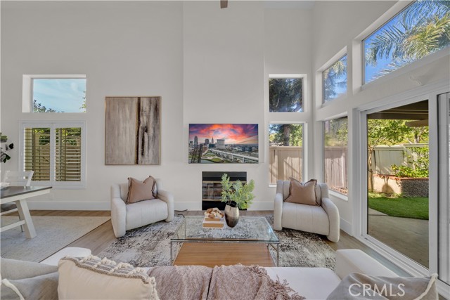 Detail Gallery Image 4 of 34 For 19055 Woodland Way, Lake Forest,  CA 92679 - 3 Beds | 2/1 Baths